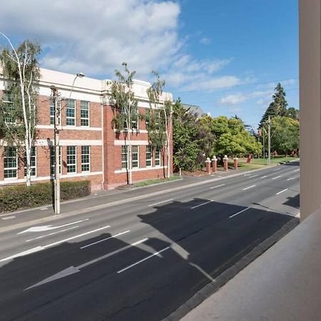 Appartement Generous Victorian Terrace In Cbd - Parking & Wifi à Launceston Extérieur photo