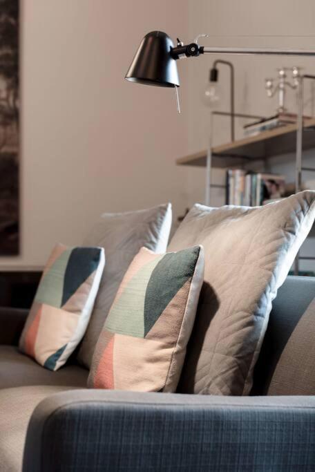 Appartement Generous Victorian Terrace In Cbd - Parking & Wifi à Launceston Extérieur photo